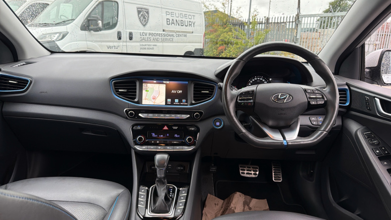 Hyundai IONIQ 1.6 GDi Plug-in Hybrid Premium SE 5dr DCT Hatchback